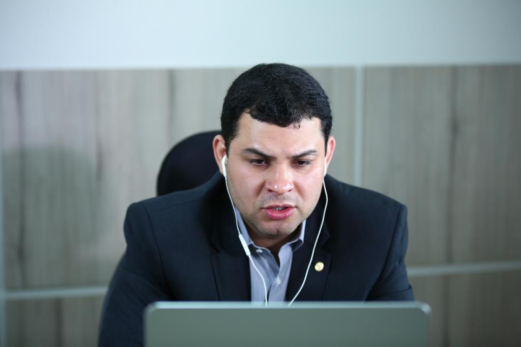 Saullo Vianna quer retorno das sessões plenárias presenciais na Aleam