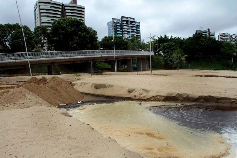 Praia perene da Ponta Negra recebe manutenção