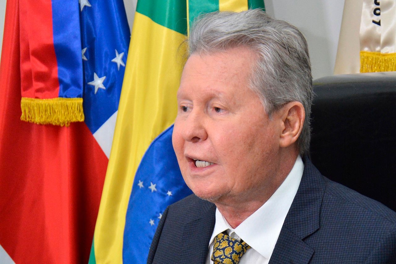 Arthur Neto prestigia posse do procurador de Contas