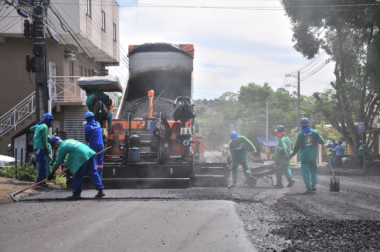 ‘Requalifica 4’ chega à avenida Atroaris e já alcança 23 vias em Manaus