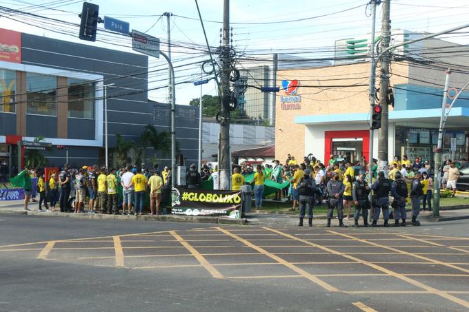 Ato a favor de Bolsonaro reúne poucas pessoas em Manaus