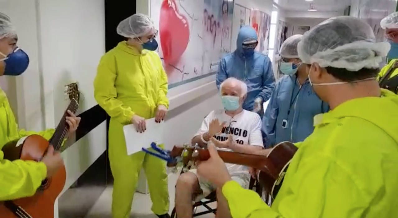 Paciente de 72 anos tem alta do Hospital Delphina Aziz