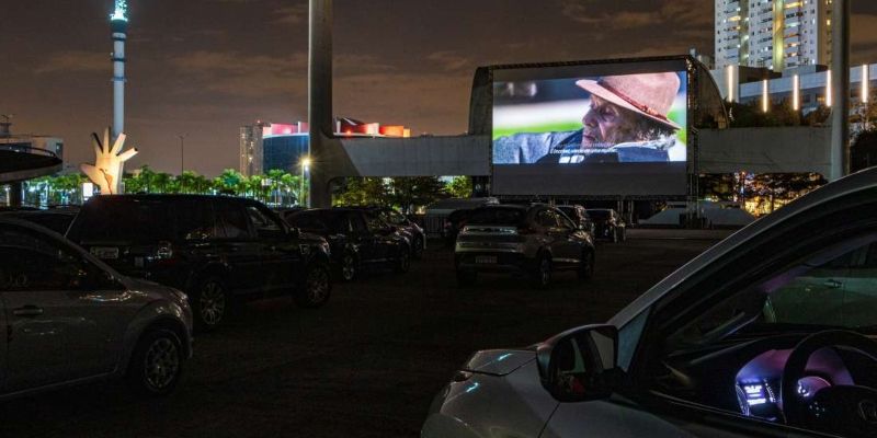 Drive-in retorna a Manaus com sessão em restaurante argentino