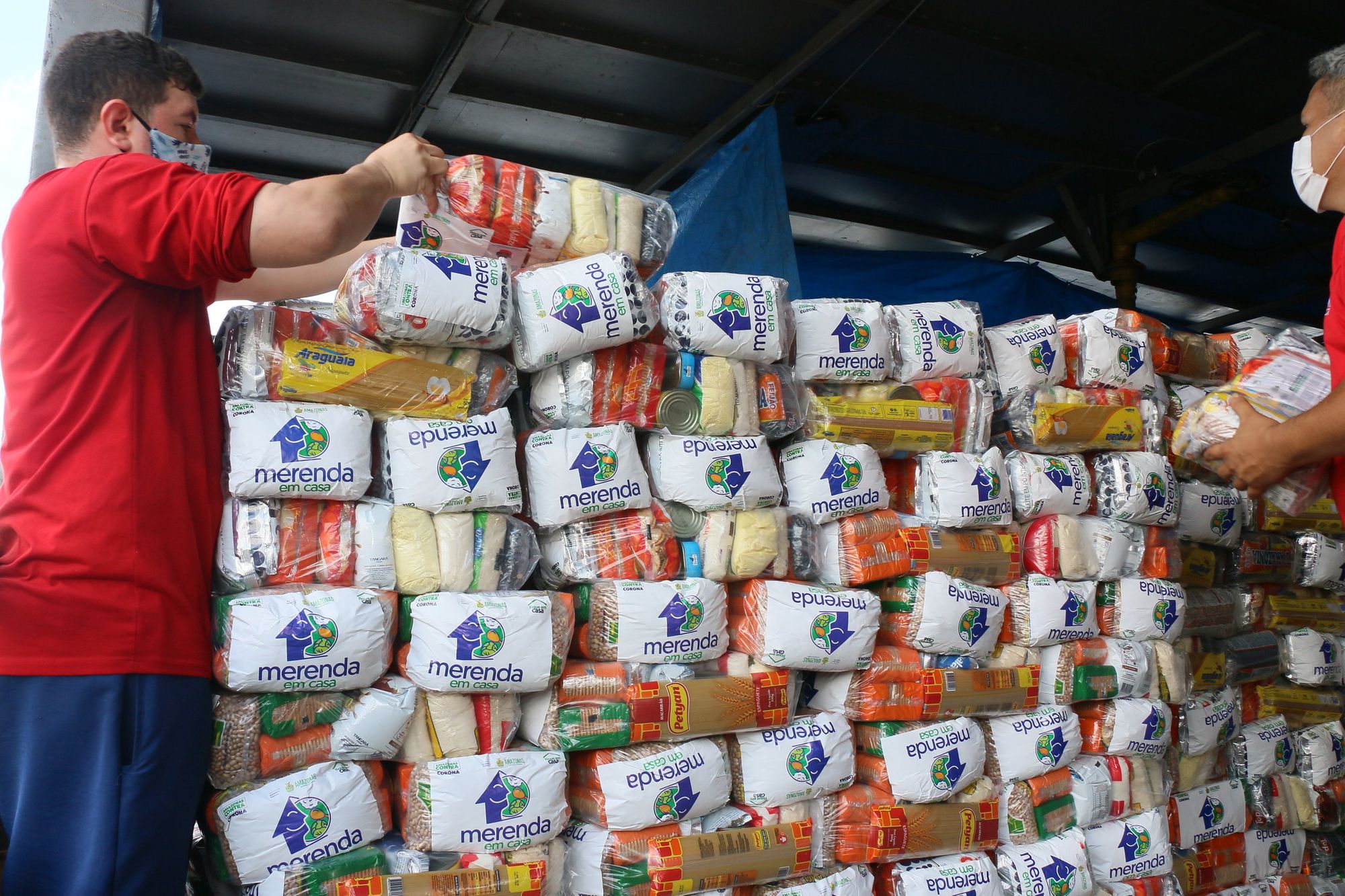 Caapiranga e Anamã recebem kits do ‘Merenda em Casa’
