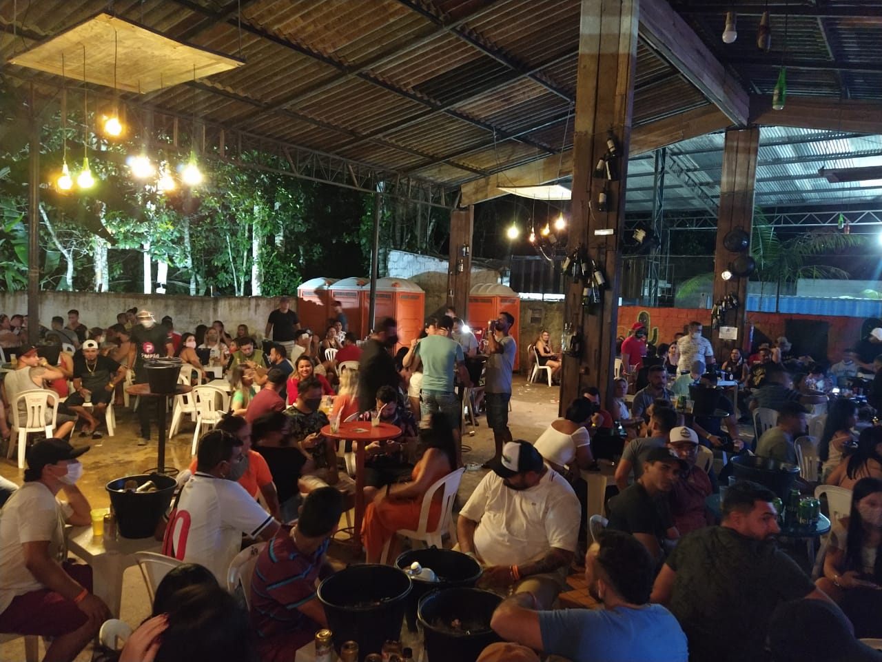 Polícia encontra Forró do Velho Inácio lotado em Manaus