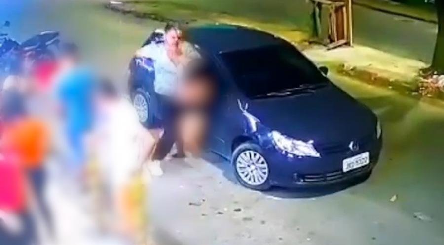 Homem agride mulheres e travesti na zona Norte; veja o vídeo