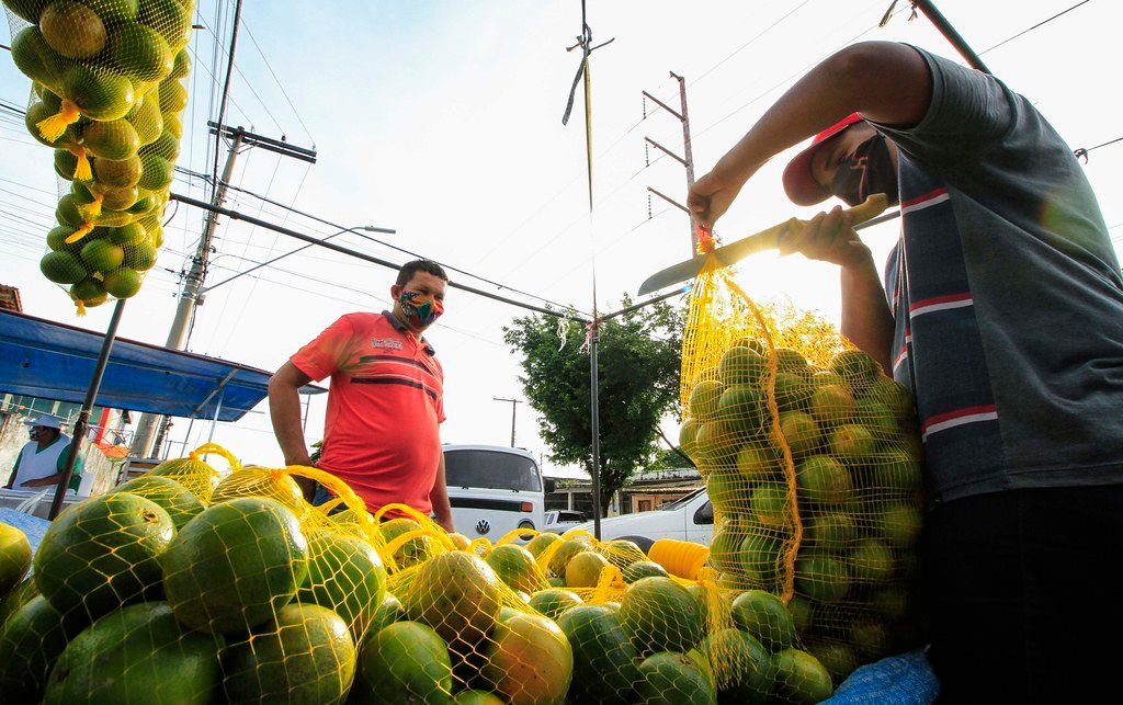 Feiras livres voltam a funcionar adotando cuidados contra o novo coronavírus