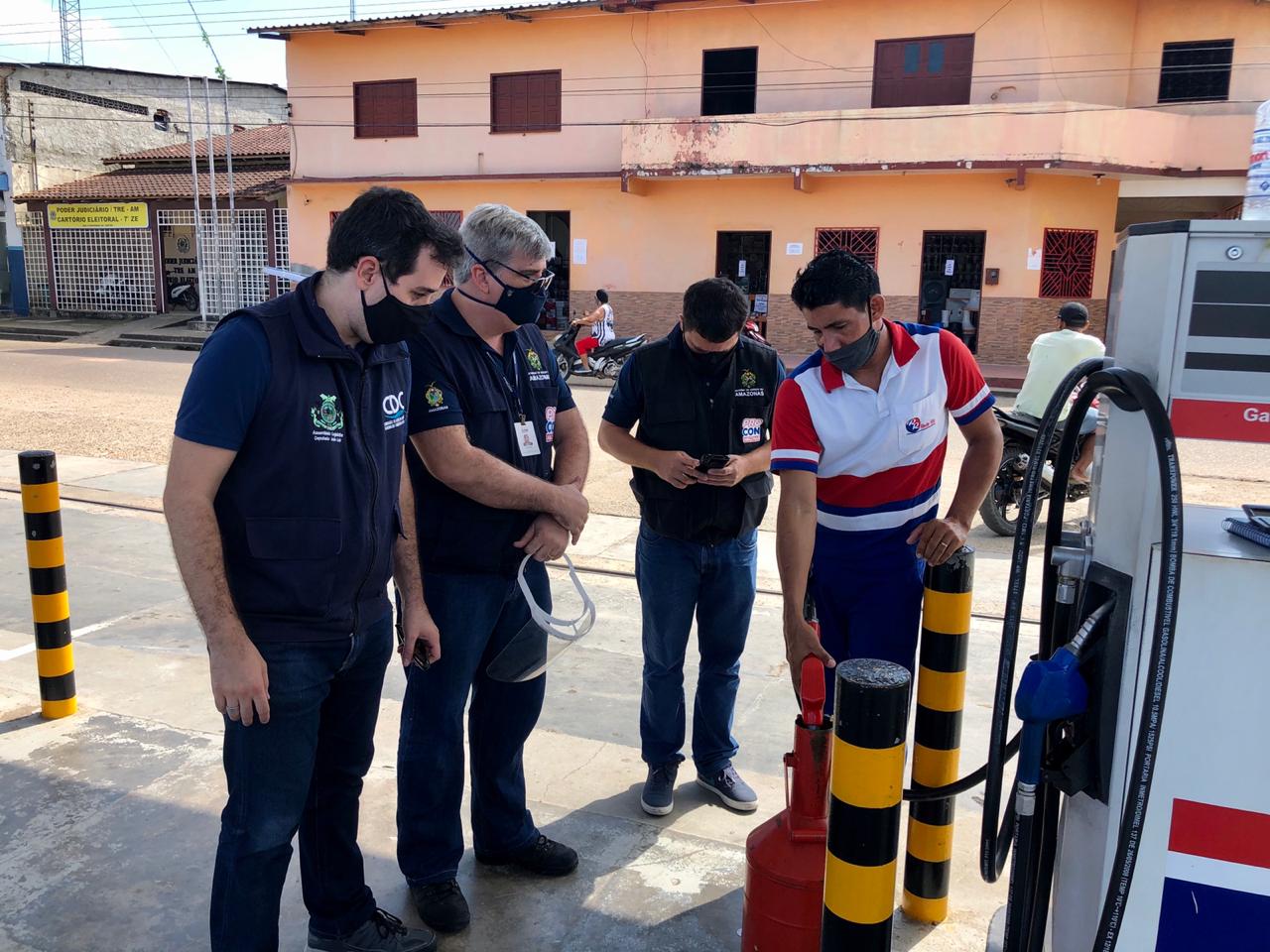 Procon-AM notifica postos de gasolina no interior