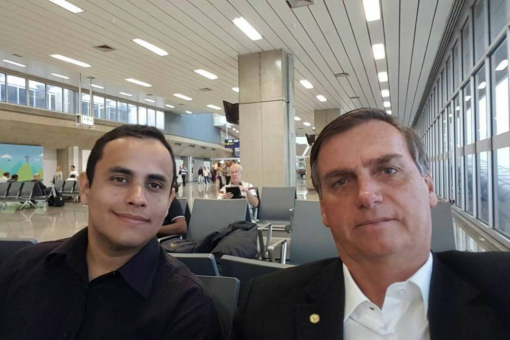 Facebook liga assessor de Bolsonaro a ataques contra opositores