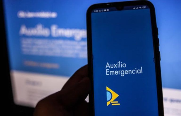 Dito & Feito - Bolsonaro veta projeto que priorizava mulheres chefes de família no auxílio emergencial