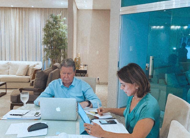 Arthur retoma atividades e realiza reunião com secretariado