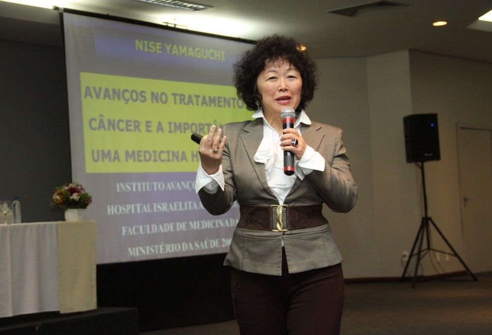 Médica bolsonarista é afastada por chamar judeus de 'massa de rebanho'