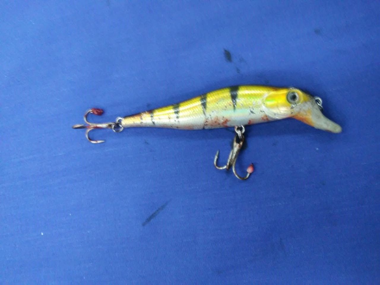 No Amazonas, criança é salva após ser atingida por anzol de pesca nos olhos