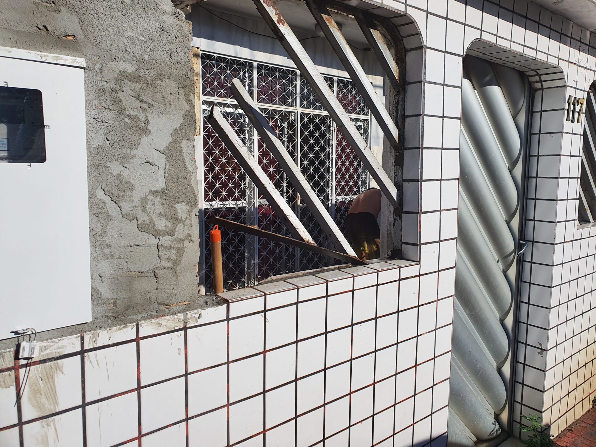 Homem é morto a pauladas após invadir aniversário em Manaus