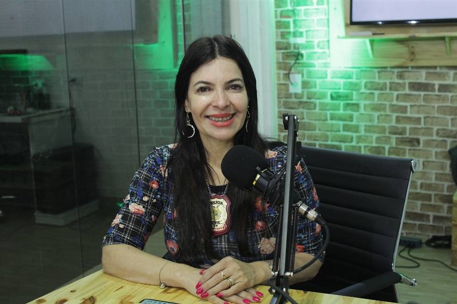 Novata, delegada Debora Mafra surpreende em pesquisa para prefeita