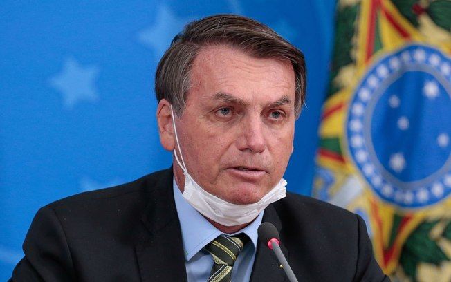 Bolsonaro veta uso de máscara obrigatória no comércio e templos