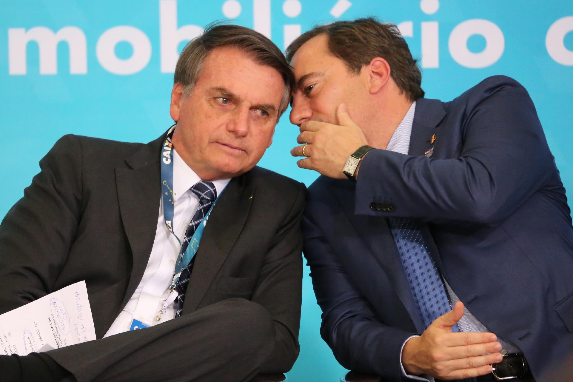 Bolsonaro veta projeto que dava auxílio em dobro a pais solteiros