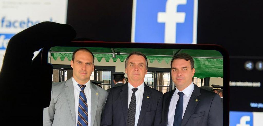 Facebook exclui rede de fake news ligada à família Bolsonaro e ao PSL