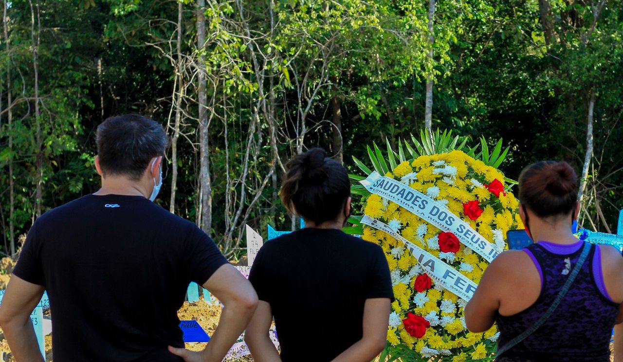 Visitação em cemitérios é suspensa no Dia dos Pais