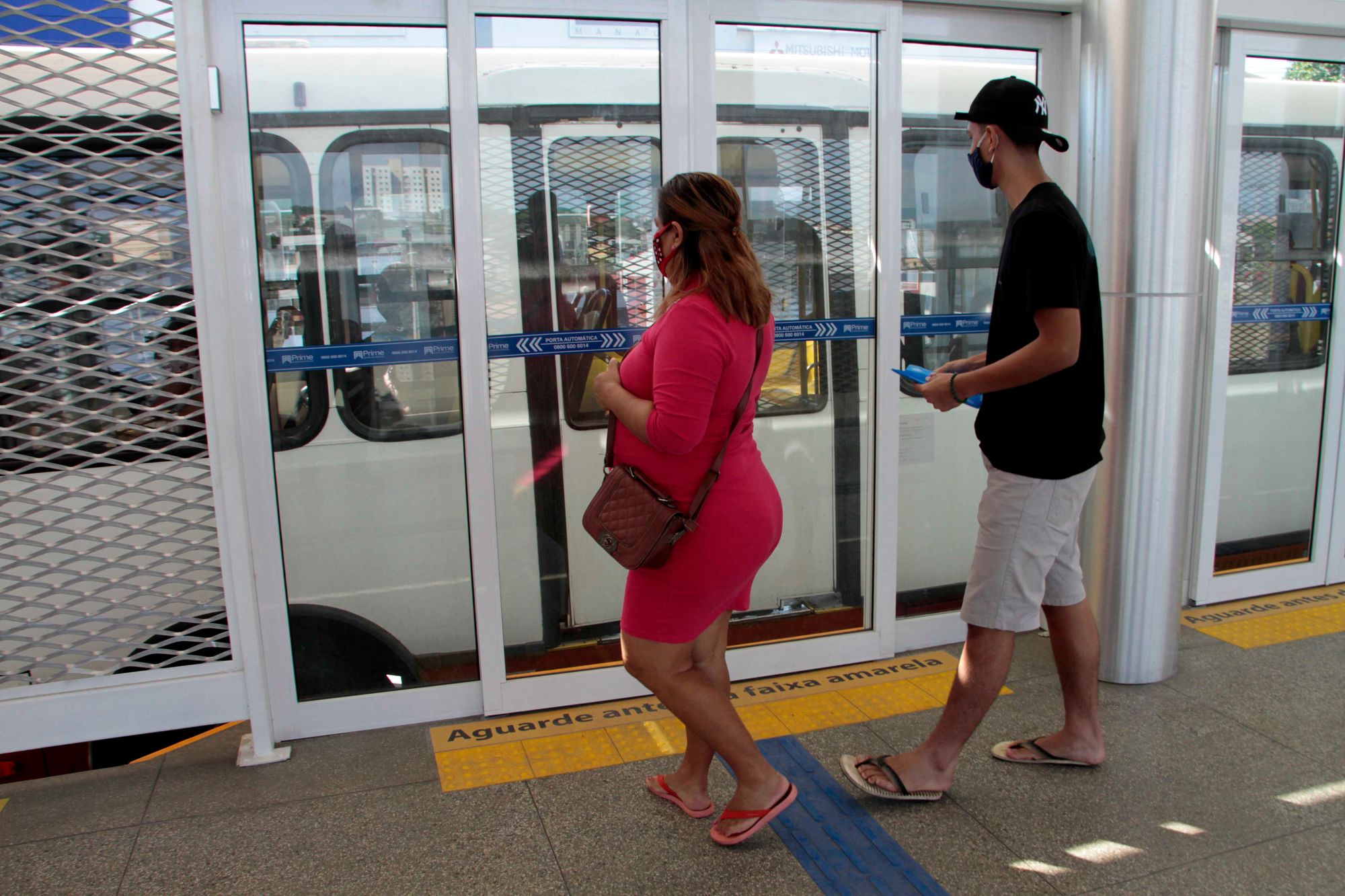 Arthur sanciona lei que reforça combate ao assédio de mulheres no transporte público