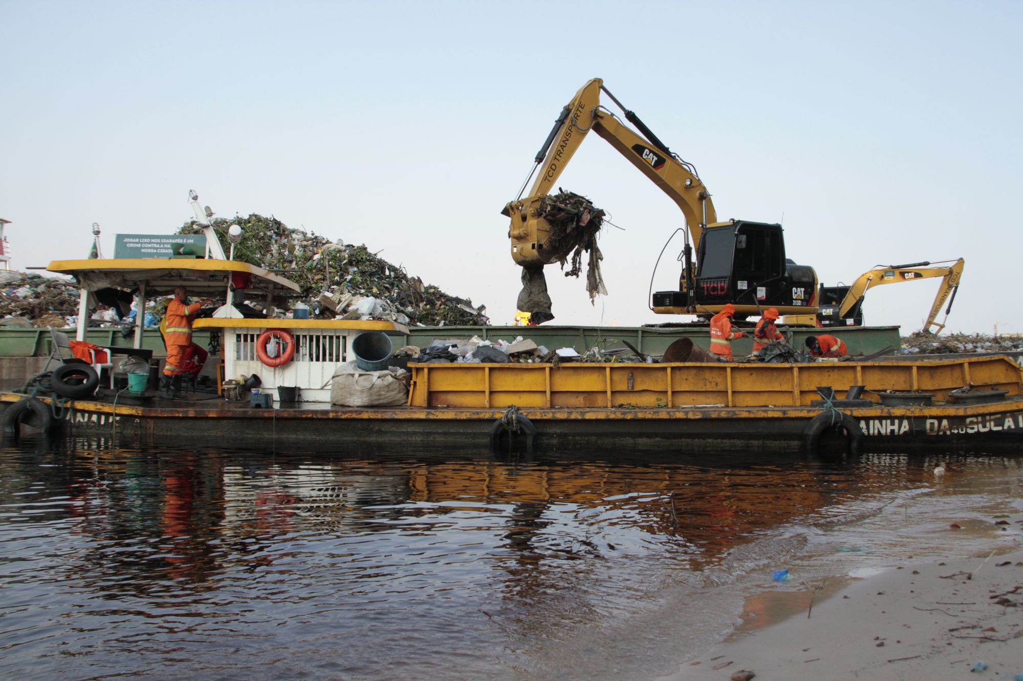 Serviço semanal de coleta de lixo em comunidades ribeirinhas está garantido