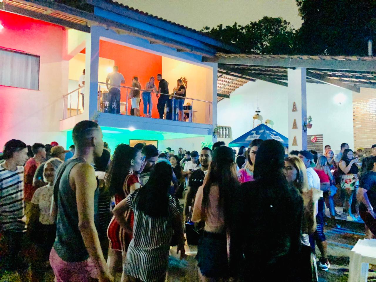 SSP-AM vistoria 17 bares, interdita dois e homem é preso por desobediência