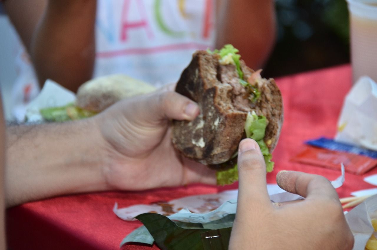 Nacer promove festival de hambúrguer drive-thru para arrecadar fundos