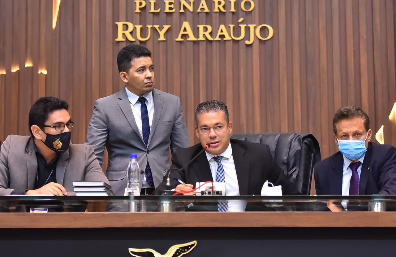 Josué vota a favor do impeachment