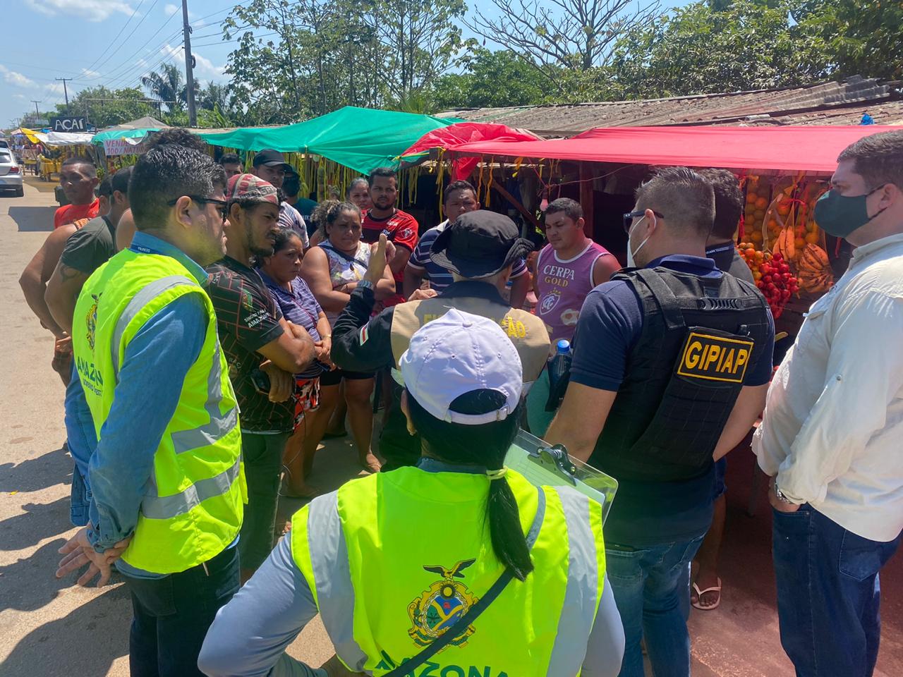 Feirinha que funcionava na beira da estrada na AM-070 é retirada pelo Estado