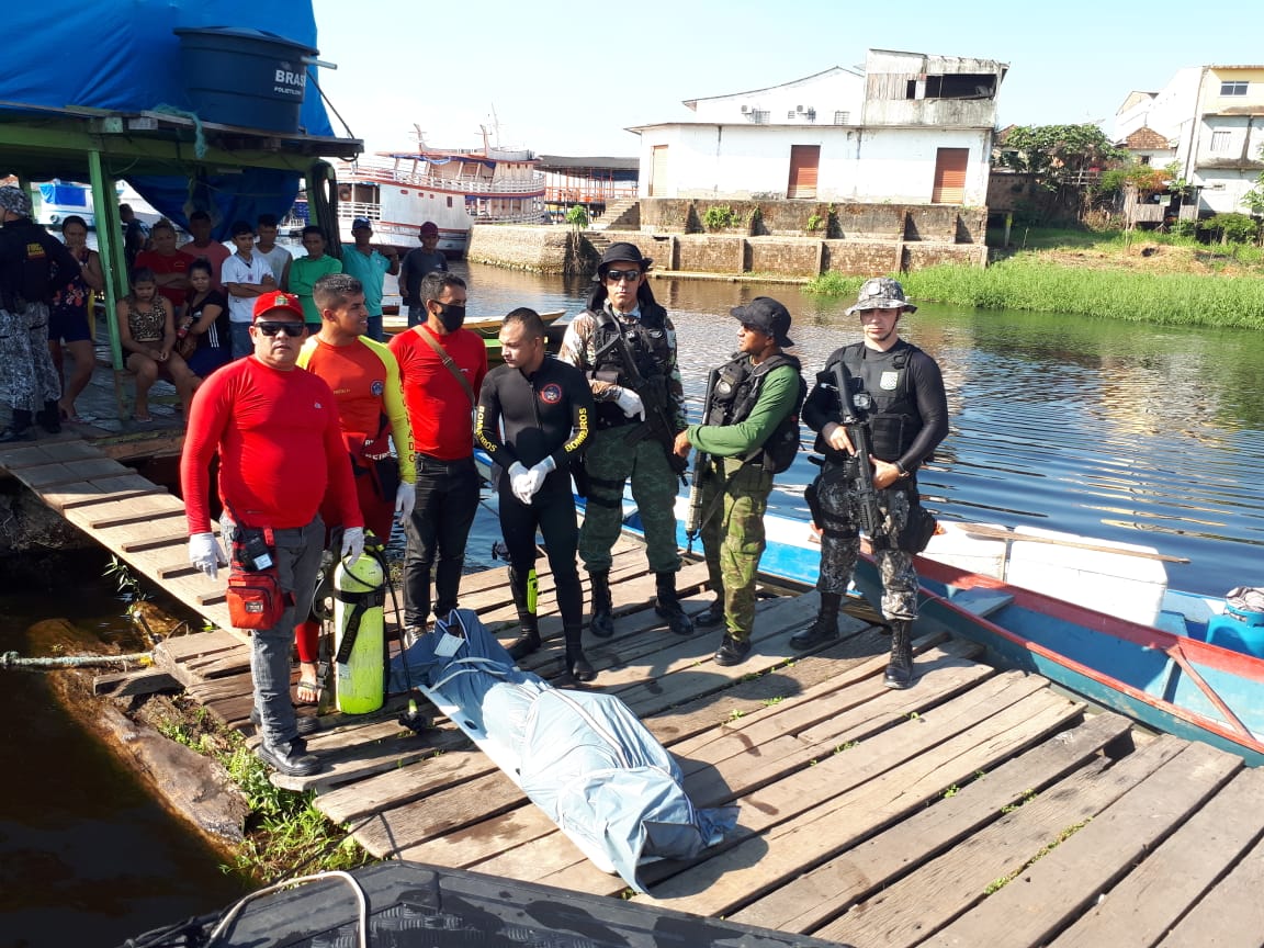 Homem morre afogado após pular de flutuante no Amazonas