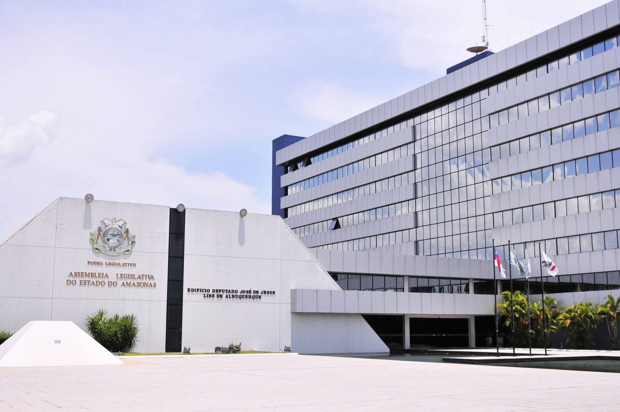 ALE-AM aprova redução de taxas cartorárias em 30% e Serafim diz que haverá aumento de registros