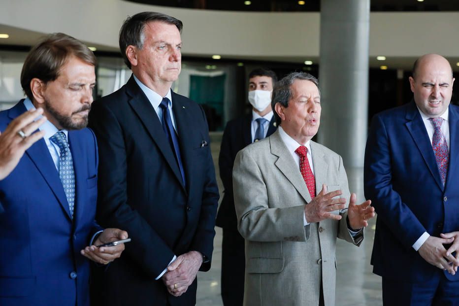 Bolsonaro pode perdoar R$ 1 bi em dívidas de igrejas