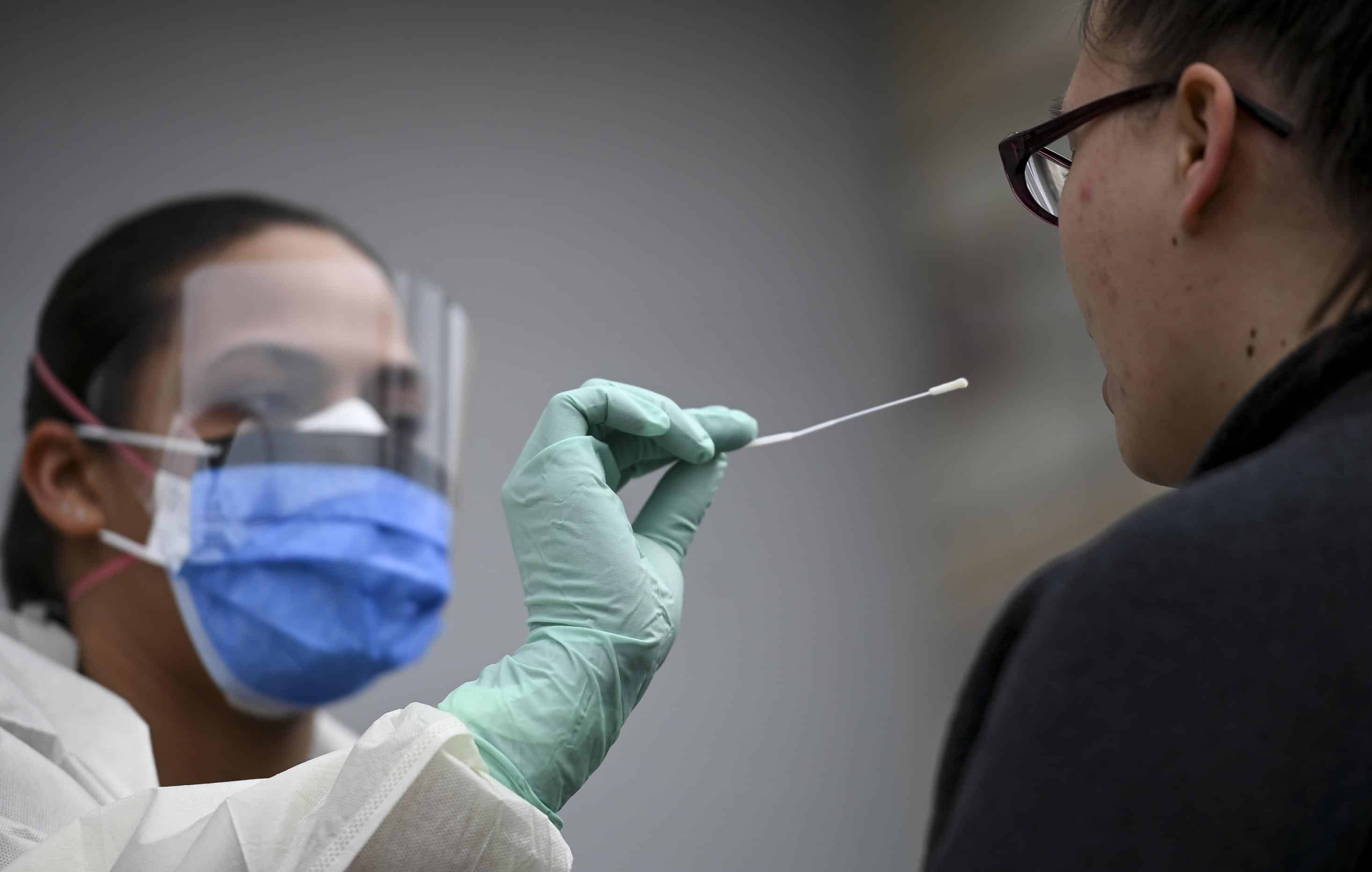 Até agosto, 17,9 milhões de pessoas fizeram teste do coronavírus, diz IBGE