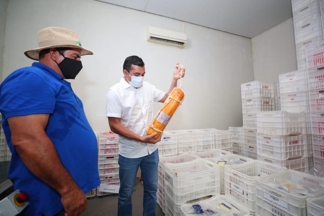 Wilson inaugura abatedouro de bovídeos em Matupi