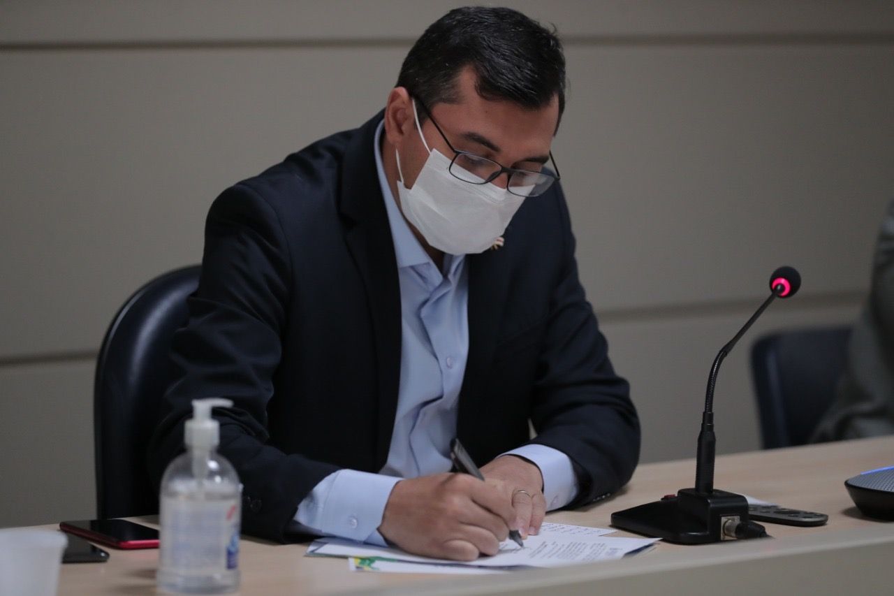 Wilson sanciona lei que reduz taxas de cartório em 30%