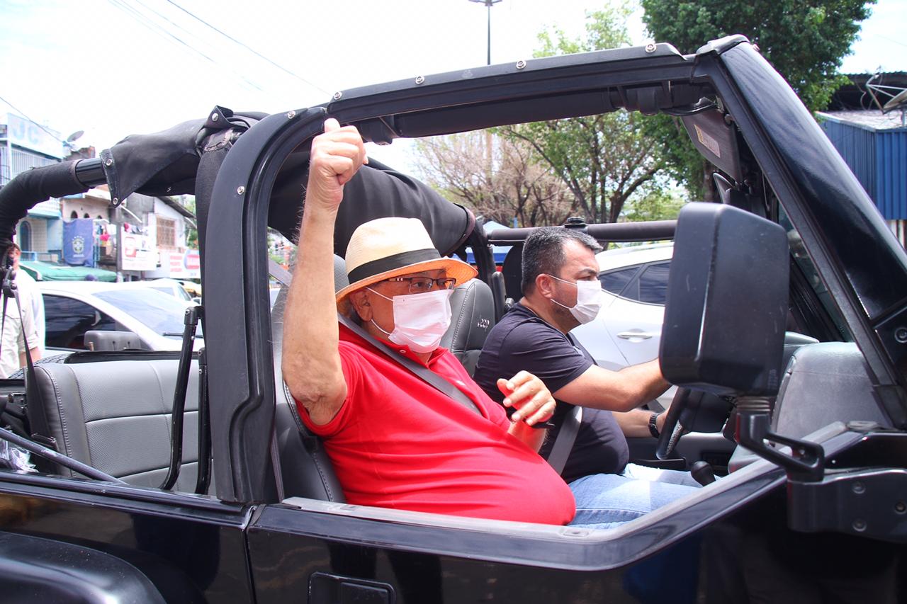 Na abertura da campanha eleitoral, Amazonino Mendes vai à Feira da Compensa