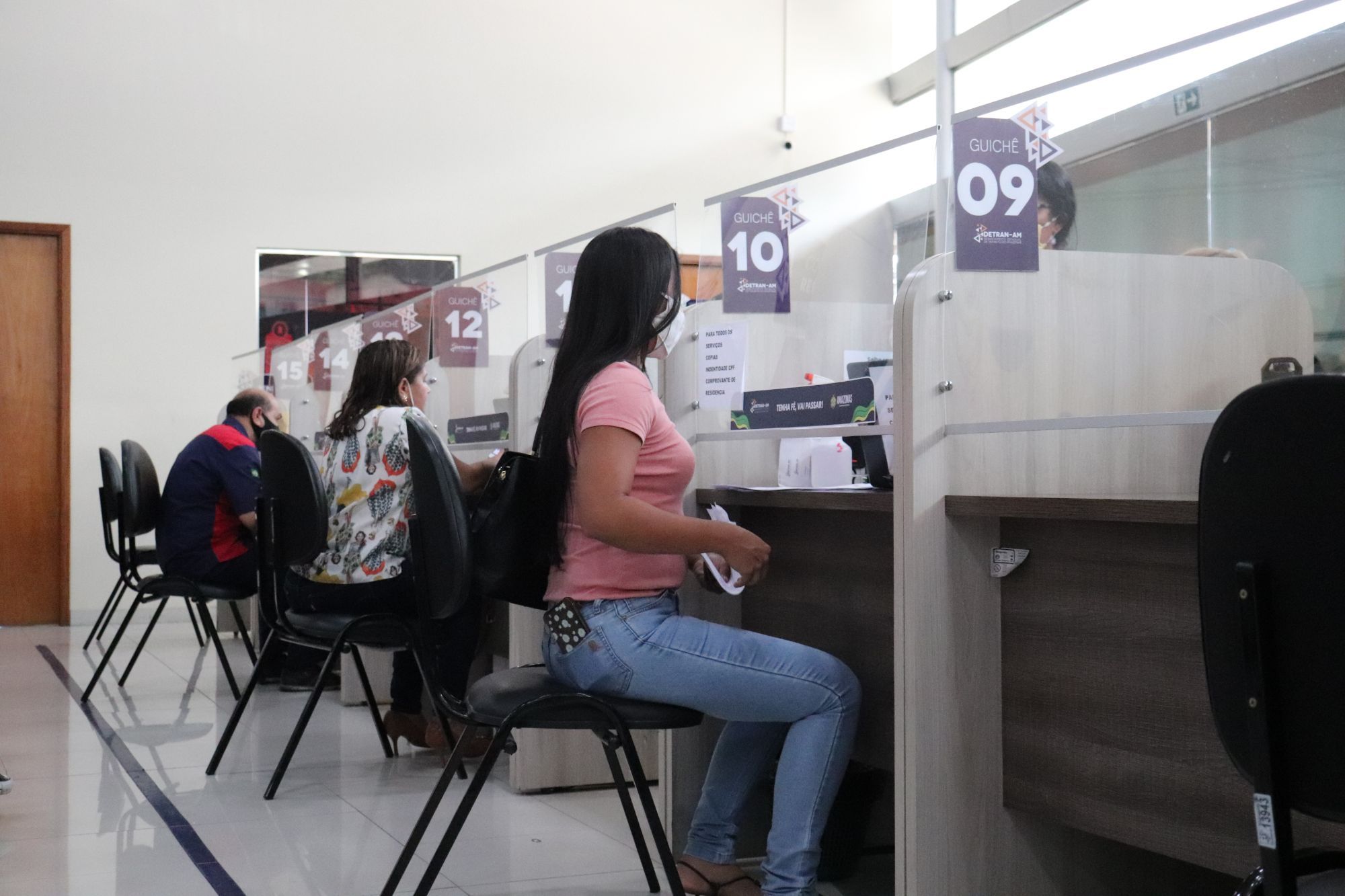 Número de faltosos no Detran-AM prejudica atendimento