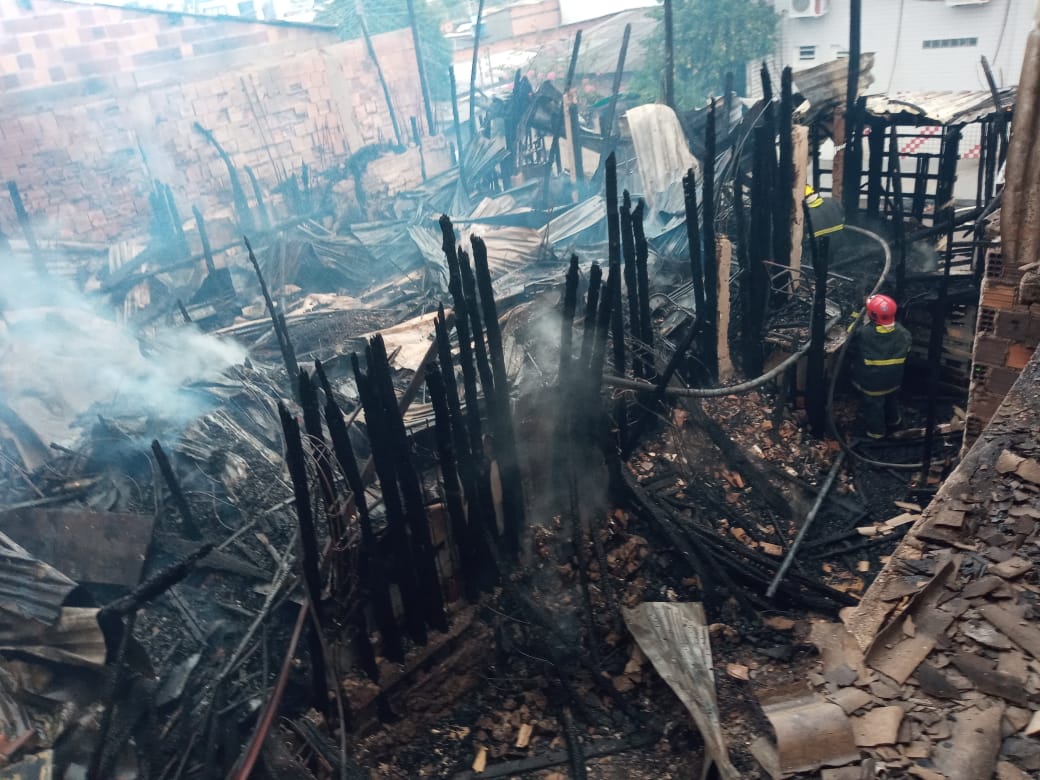 Bombeiros militares atenderam a quatro incêndios na noite e madrugada