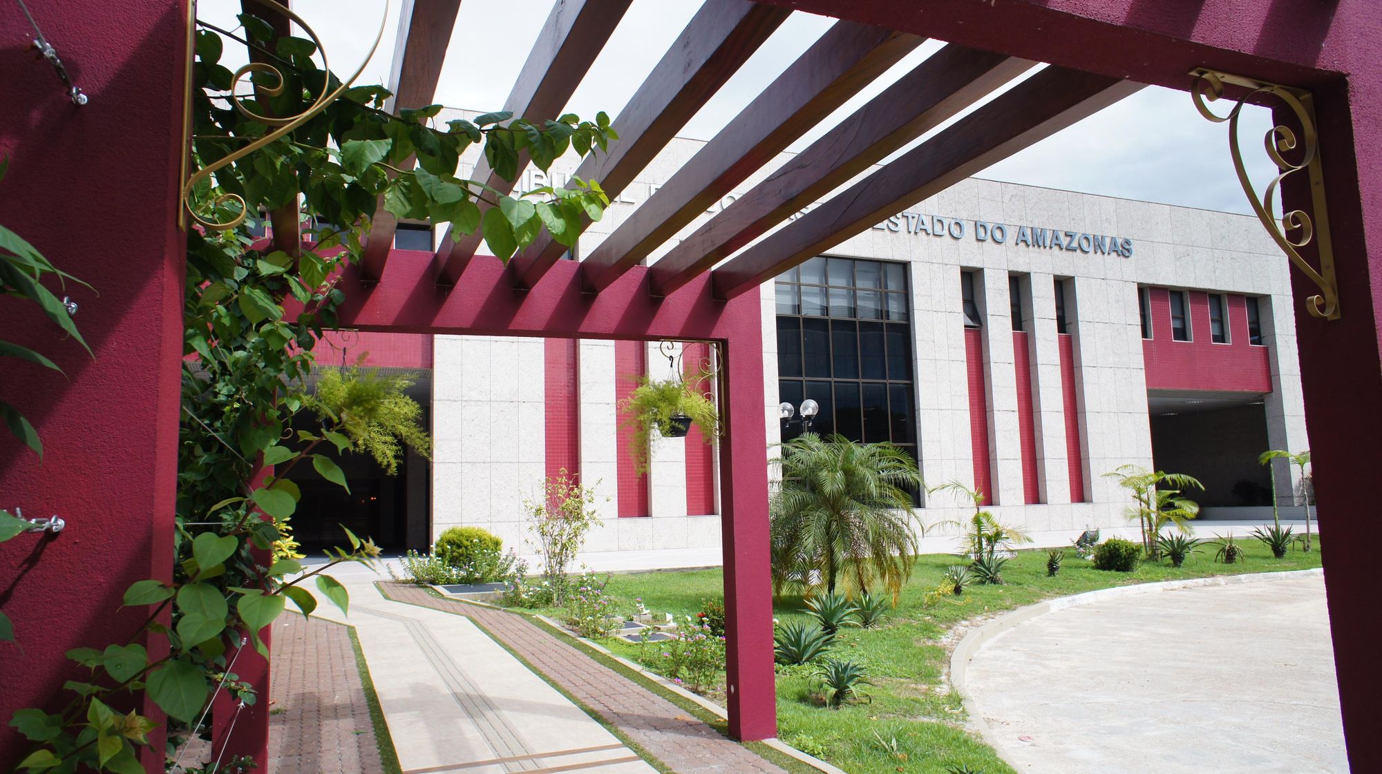 TCE-AM retoma atividades presenciais na segunda-feira