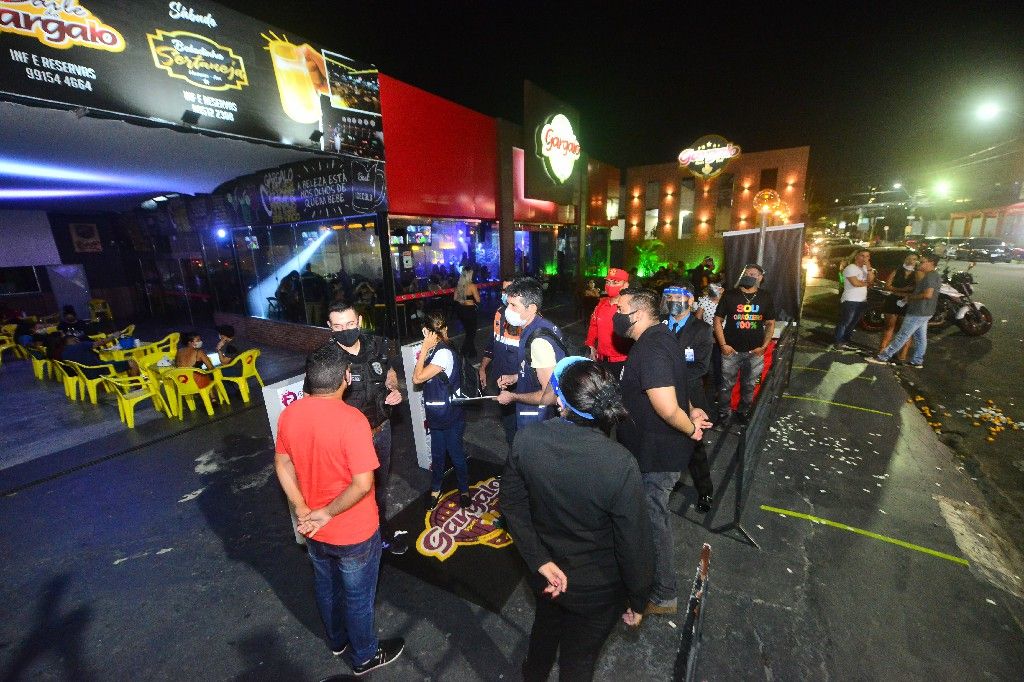 Governo do Amazonas volta a fechar bares, flutuantes e balneários em Manaus