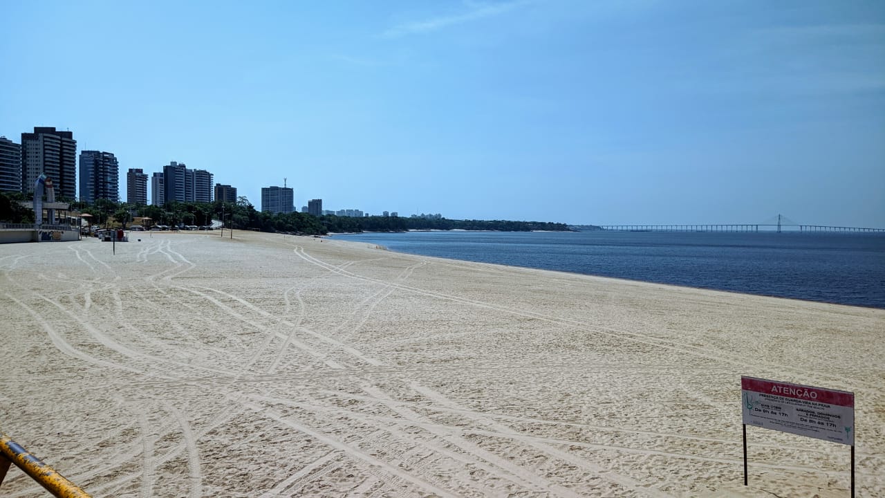Ponta Negra tem fim de semana de praia vazia após interdição