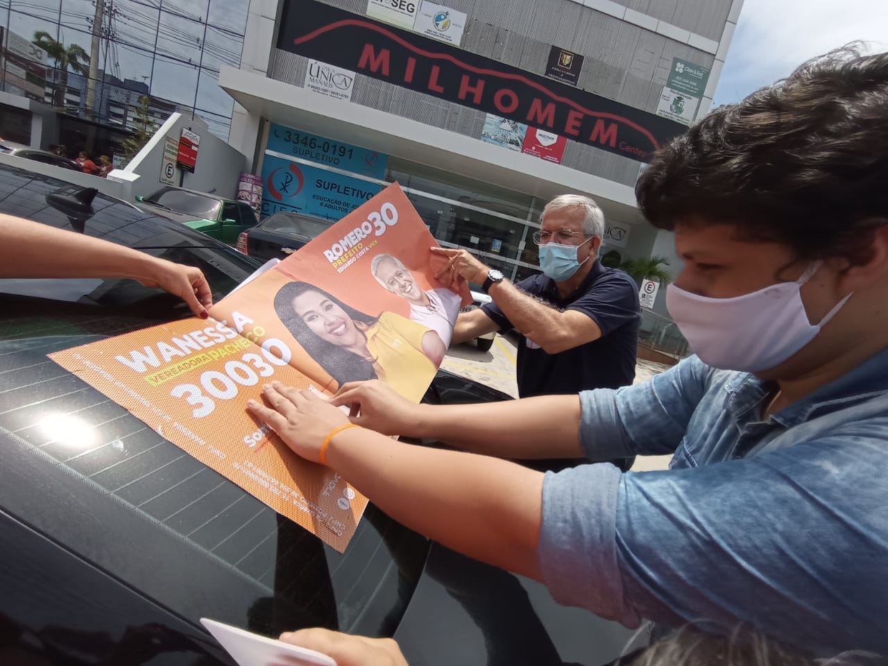 Romero Reis inicia campanha com 'adesivaço' na Djalma Batista