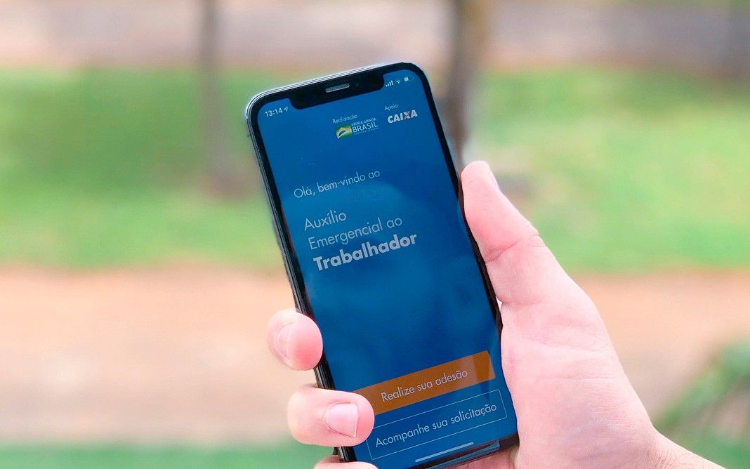 Governo prorroga auxílio emergencial de R$ 300 até o fim do ano