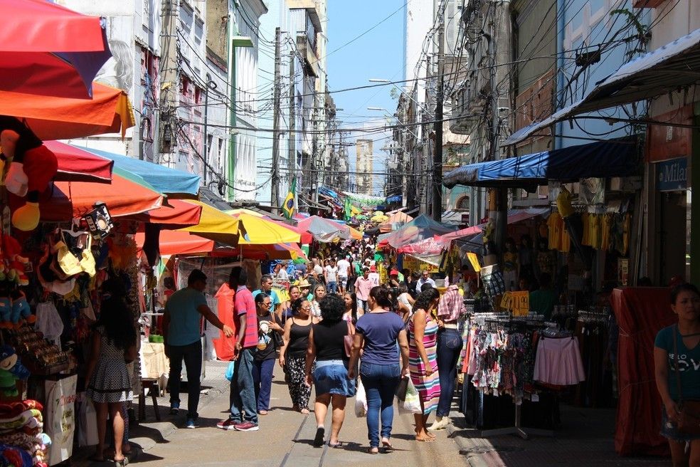 Bolsonaro pede que governadores e prefeitos liberem em definitivo o comércio