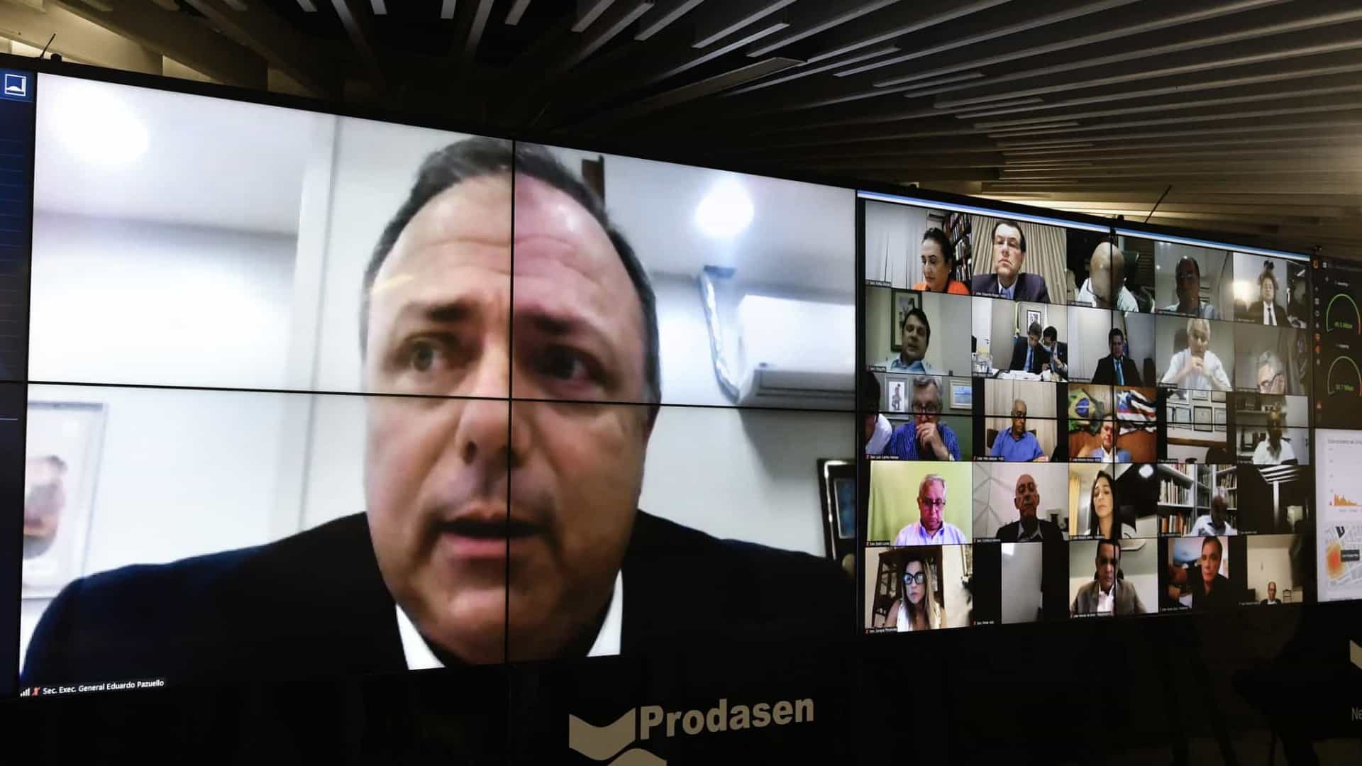 'Janeiro a gente começa a vacinar todo mundo', diz Pazuello