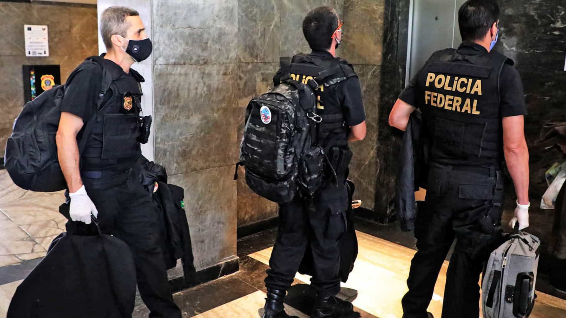 Ex-advogado de Bolsonaro e advogados de Lula são alvos de operação