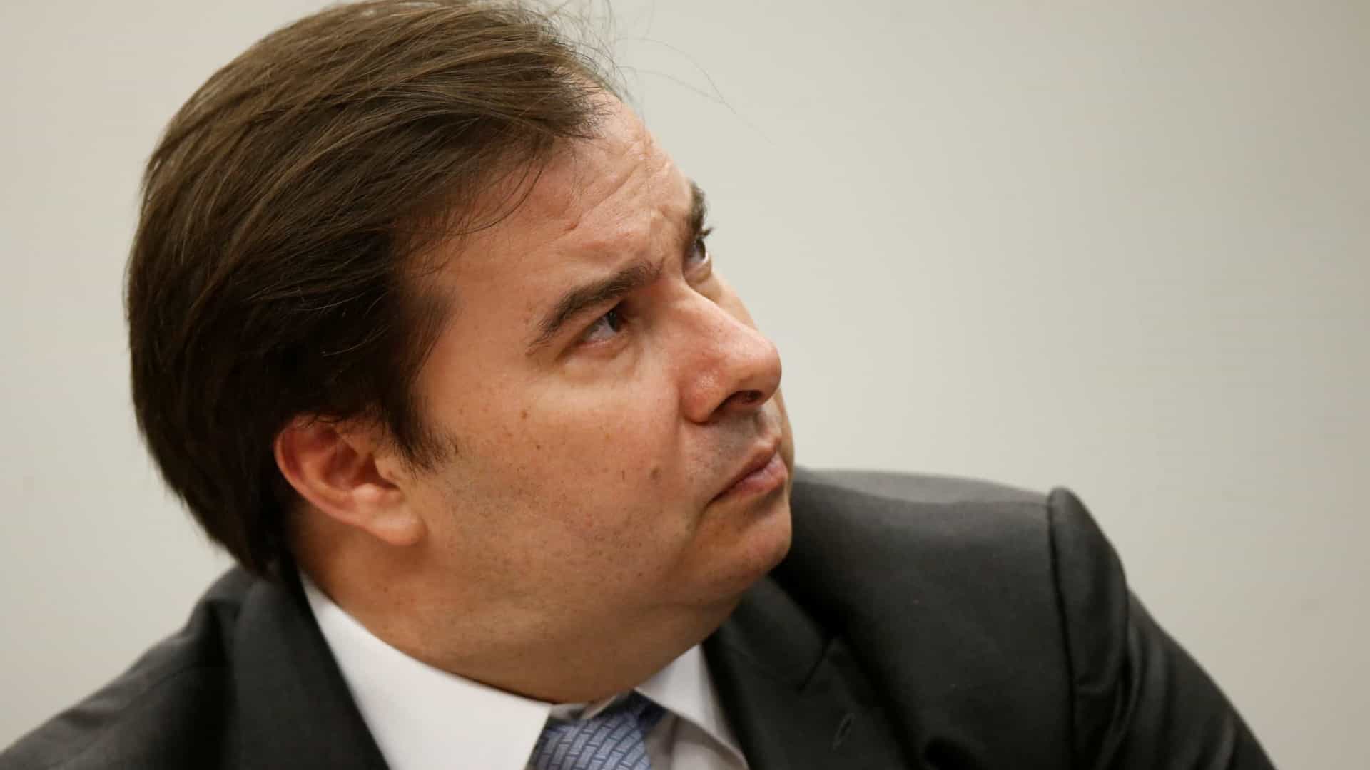 Rodrigo Maia testa positivo para covid-19