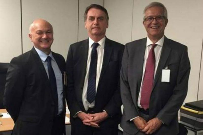 Romero Reis e Menezes discutem pelo Facebook