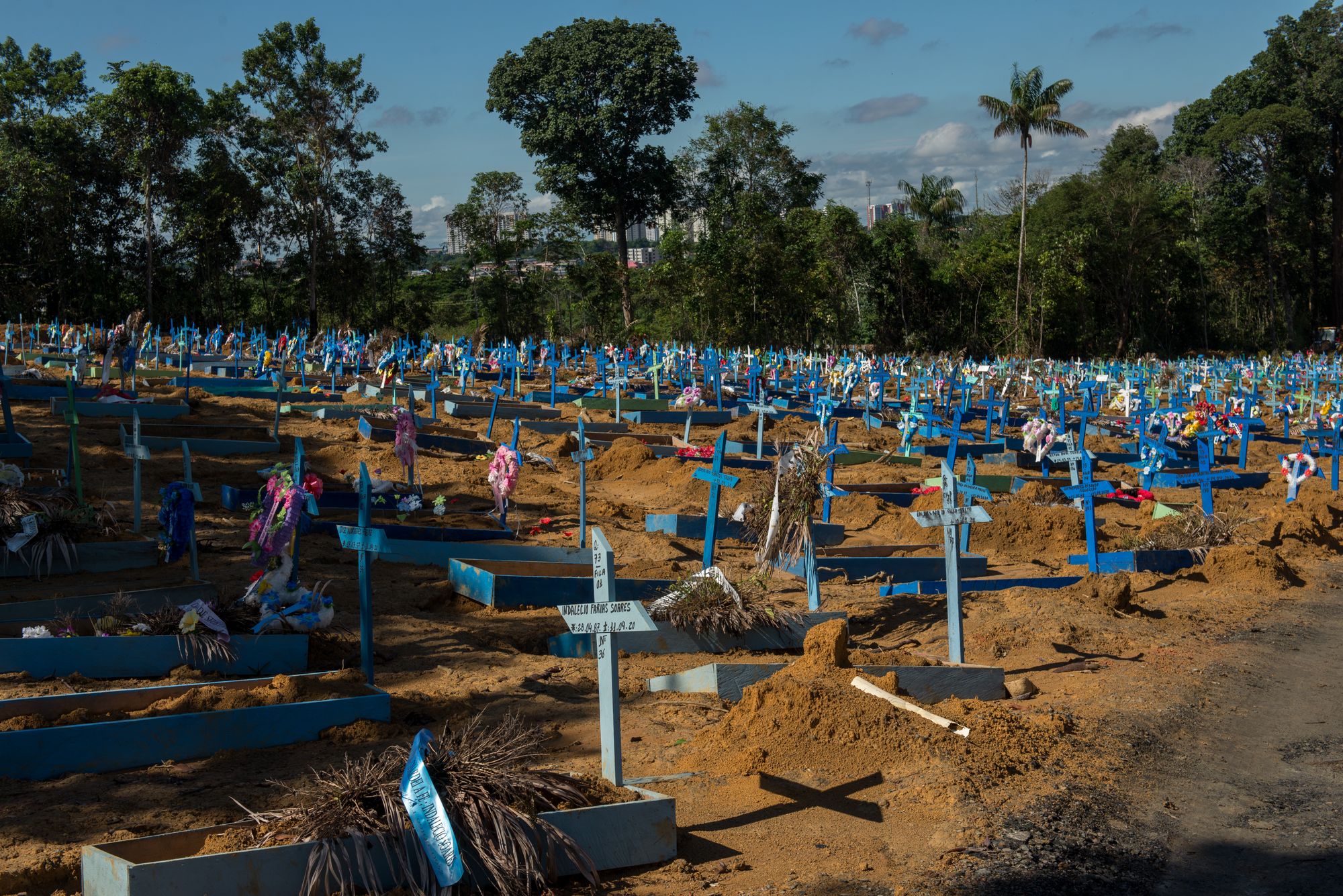 Covid-19 mantém cemitérios fechados no dia 2/11 em Manaus