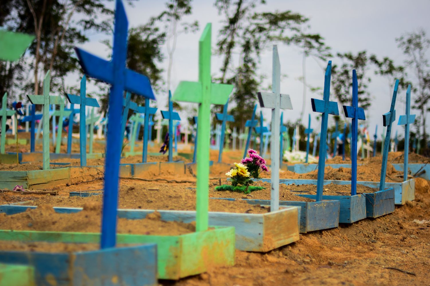 Prefeitura registra aumento de enterros pelo novo coronavírus nos cemitérios públicos